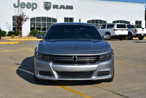 Used 2017 Dodge Charger SE w/ Popular Equipment Group image 2