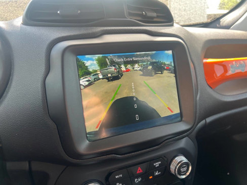 Used 2020 Jeep Renegade Altitude w/ UConnect 8.4 Nav Group image 12