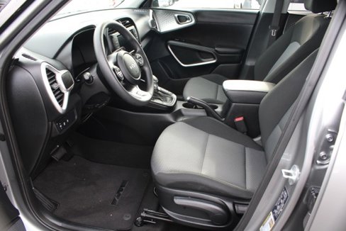 Used 2023 Kia Soul LX image 11