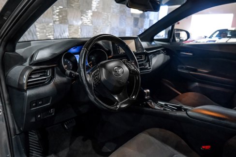 Used 2018 Toyota C-HR XLE image 3