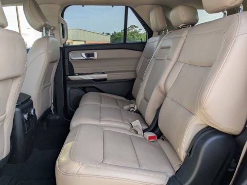 Used 2023 Ford Explorer Limited image 16