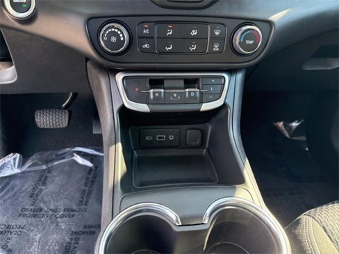 Used 2024 GMC Terrain SLE image 25