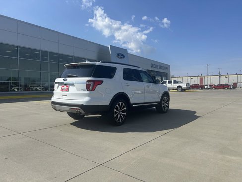 Used 2017 Ford Explorer XLT w/ Equipment Group 202A image 3