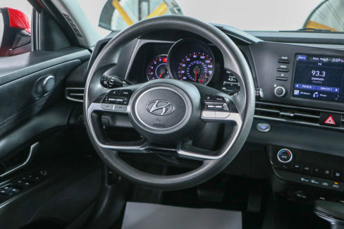 Used 2022 Hyundai Elantra SEL image 12