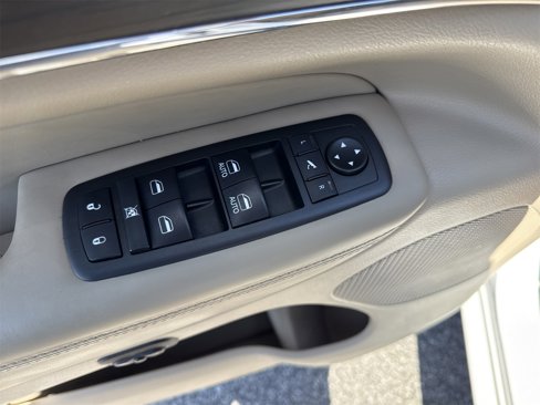 Used 2018 Jeep Grand Cherokee Overland image 36