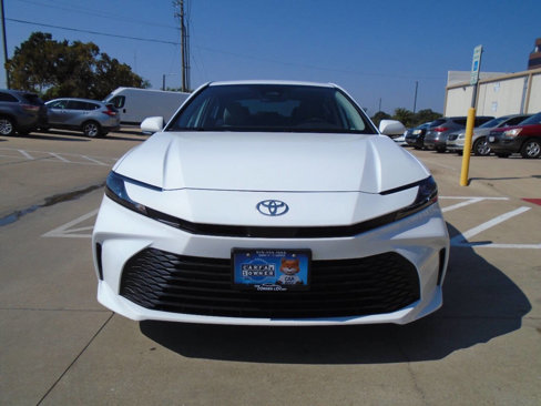 Used 2025 Toyota Camry LE image 2