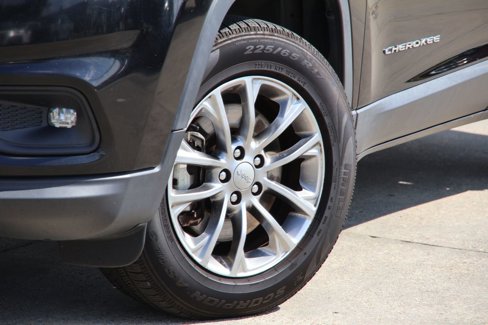 Used 2019 Jeep Cherokee Latitude Plus w/ Cold Weather Group image 26