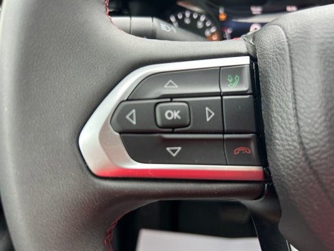 Used 2024 Jeep Compass Trailhawk image 17