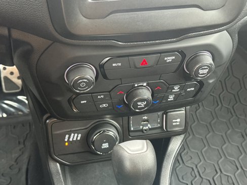 Used 2020 Jeep Renegade Latitude image 20