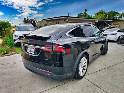 Used 2017 Tesla Model X 75D image 4