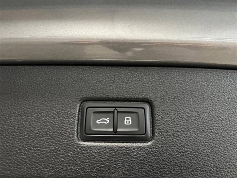 Used 2017 Audi Q7 3.0T Premium Plus w/ Premium Plus Package image 8