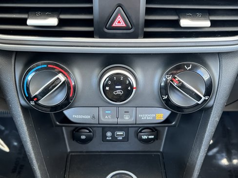 Used 2020 Hyundai Kona SE image 30