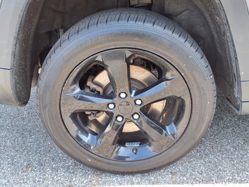 Used 2022 Jeep Grand Cherokee L Laredo image 5