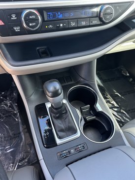 Used 2018 Toyota Highlander Limited image 13