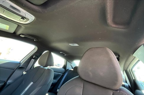 Certified 2025 Hyundai Elantra Sport image 12