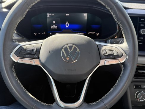 Certified 2022 Volkswagen Taos SE image 13