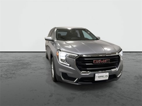 Used 2024 GMC Terrain SLE image 3
