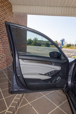 Used 2019 Honda Accord EX image 9