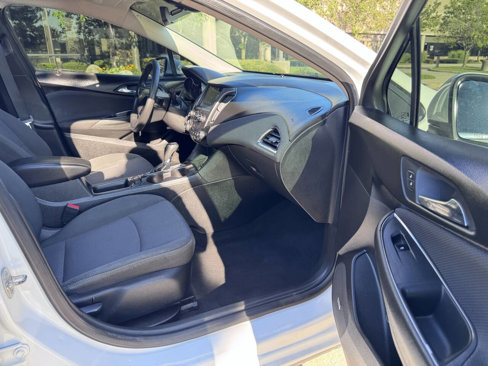 Used 2018 Chevrolet Cruze LT image 16