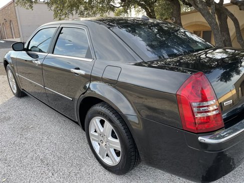 Used 2005 Chrysler 300 C w/ Protection Group II image 2