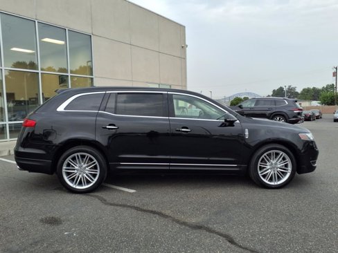 Used 2019 Lincoln MKT AWD image 8