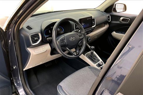 Used 2023 Hyundai Venue Limited image 13