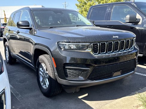 Used 2023 Jeep Grand Cherokee Laredo w/ Luxury Tech Group I image 3