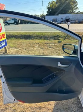 Used 2018 Kia Forte LX image 15