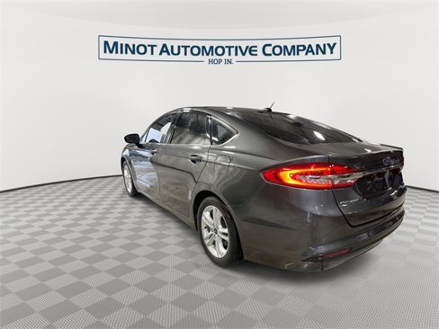 Used 2018 Ford Fusion SE image 6