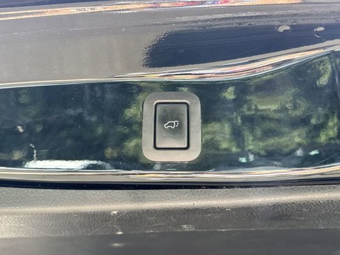 Used 2017 Toyota Highlander SE image 17