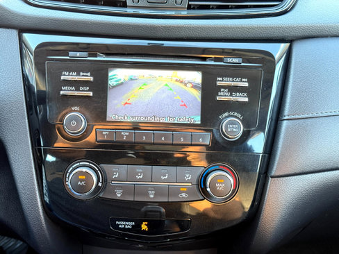 Used 2017 Nissan Rogue S image 53