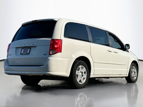 Used 2011 Dodge Grand Caravan Express image 2