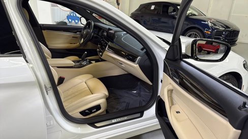 Used 2019 BMW 530e w/ Convenience Package image 18