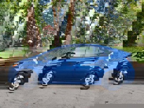 Used 2011 Toyota Prius Three w/ Navigation Pkg image 3