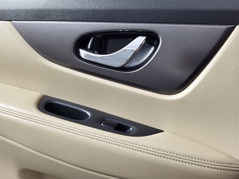Used 2016 Nissan Rogue SV image 37