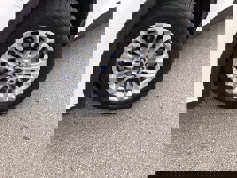 Used 2021 Ford Escape SE image 3