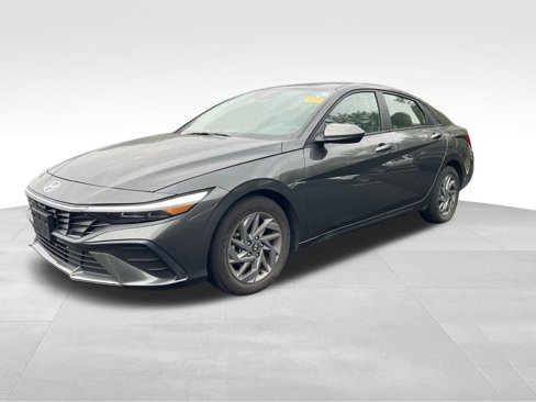 Used 2024 Hyundai Elantra SEL image 3