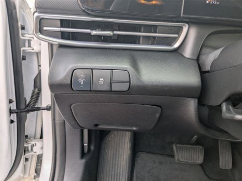 Used 2024 Hyundai Elantra Limited image 17