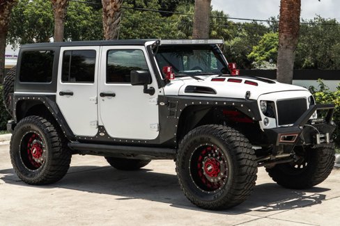 Used 2017 Jeep Wrangler Unlimited Sahara w/ Connectivity Group image 10