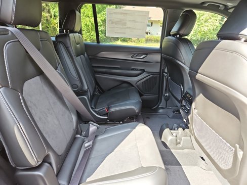 New 2025 Jeep Grand Cherokee L Altitude image 17