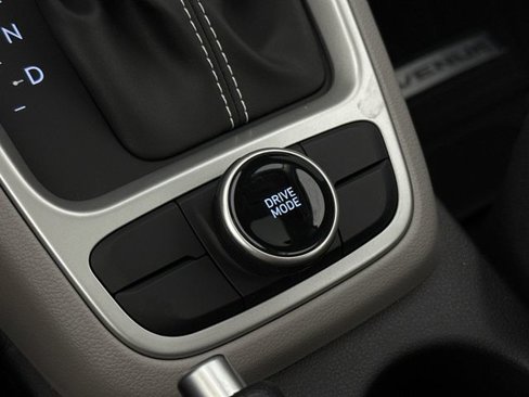 New 2025 Hyundai Venue SEL image 32