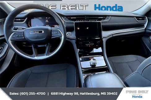 Used 2023 Jeep Grand Cherokee L Laredo image 13