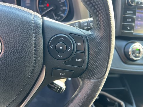 Used 2018 Toyota RAV4 LE image 13