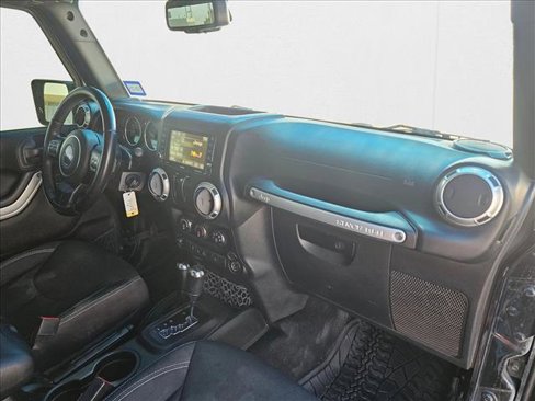 Used 2017 Jeep Wrangler Rubicon w/ Power Convenience Group image 19