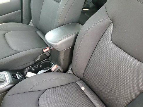 Used 2023 Jeep Renegade Latitude image 19