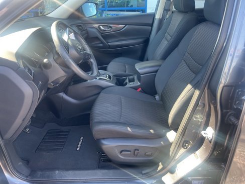 Used 2017 Nissan Rogue SV image 13