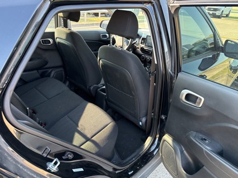 Used 2021 Hyundai Venue SE image 13