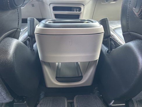 Used 2017 Chrysler Pacifica Touring-L image 17