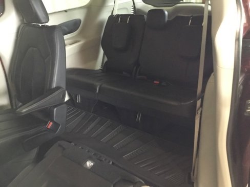 Used 2017 Chrysler Pacifica Touring-L Plus image 42