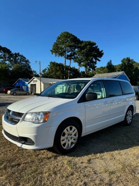 Used 2016 Dodge Grand Caravan SE w/ Quick Order Package 29E SE image 3
